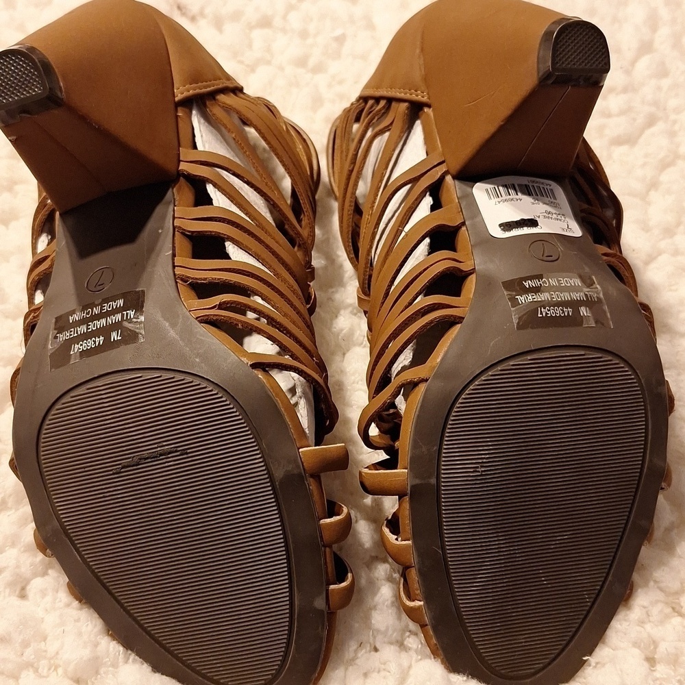 Womens Cato Strappy Brown Zipper Sandals Size 7.  NWOB - Picture 4 of 4